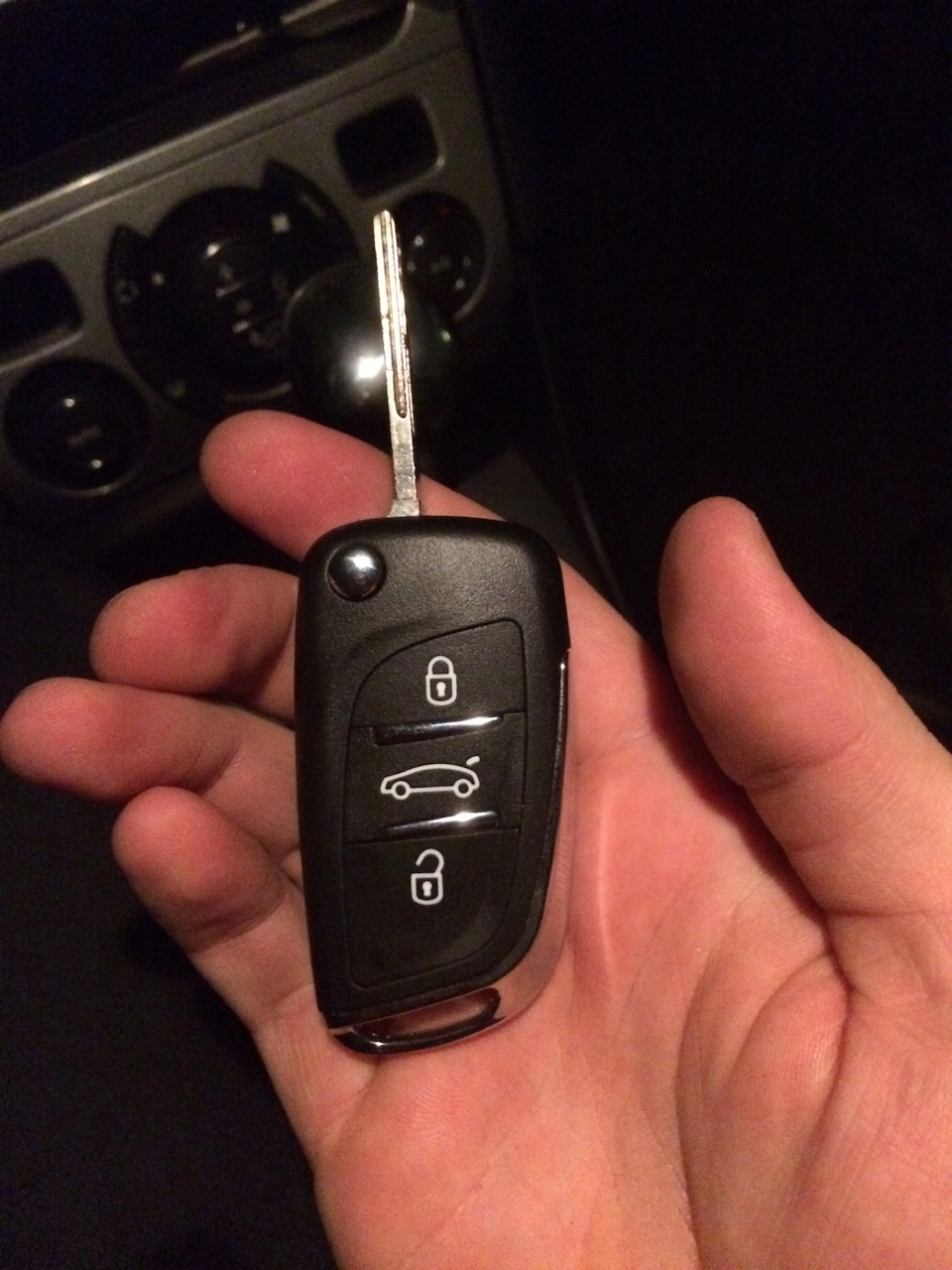 Фото в бортжурнале Peugeot 408 (1G)