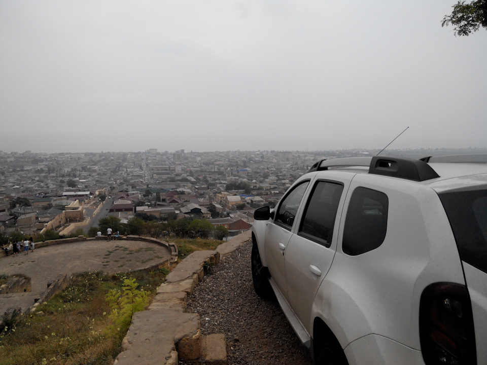 Дербент (вид на Каспийское море от крепости Нарын-Кала) — Renault Duster (1G)