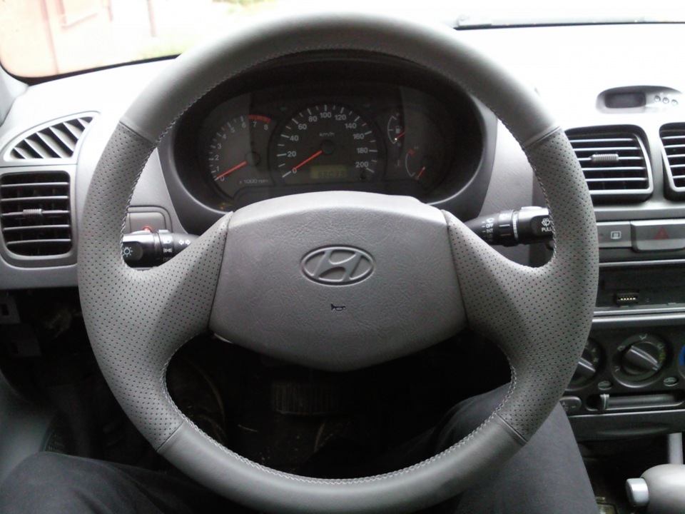 на месте) — Hyundai Accent (2G)