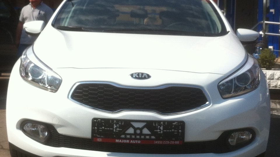 KIA Ceed Белый металлик;1.6АТ
