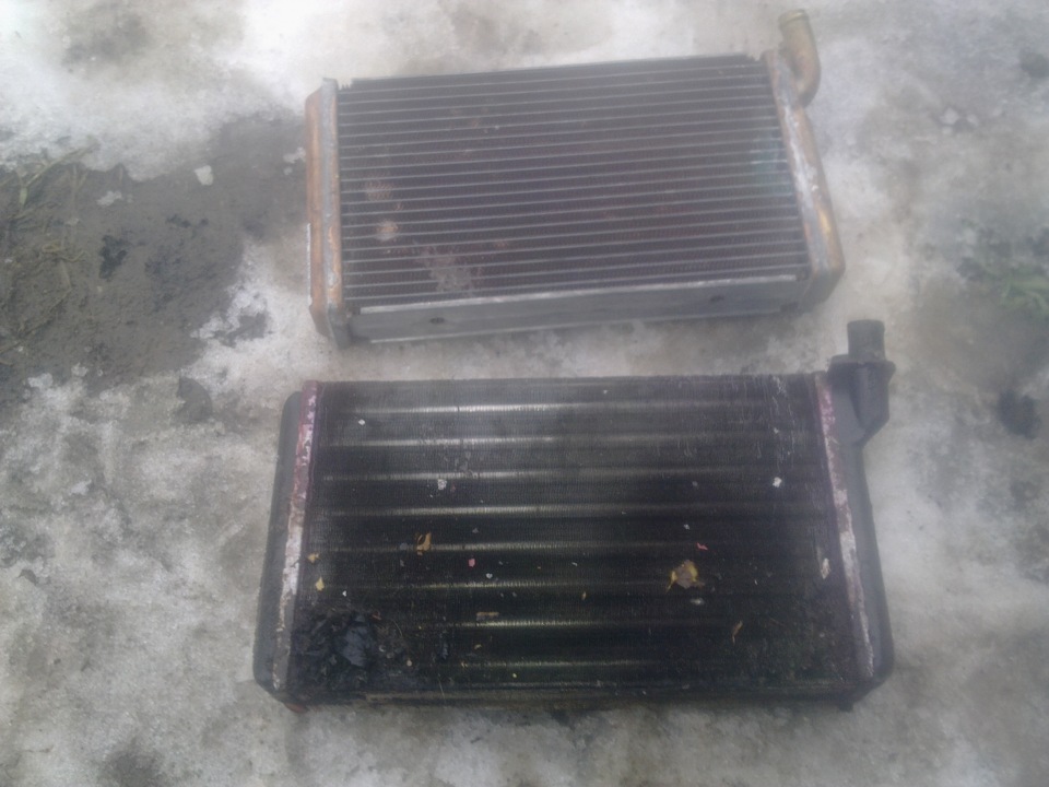 тот что сверху новый — Lada 21102