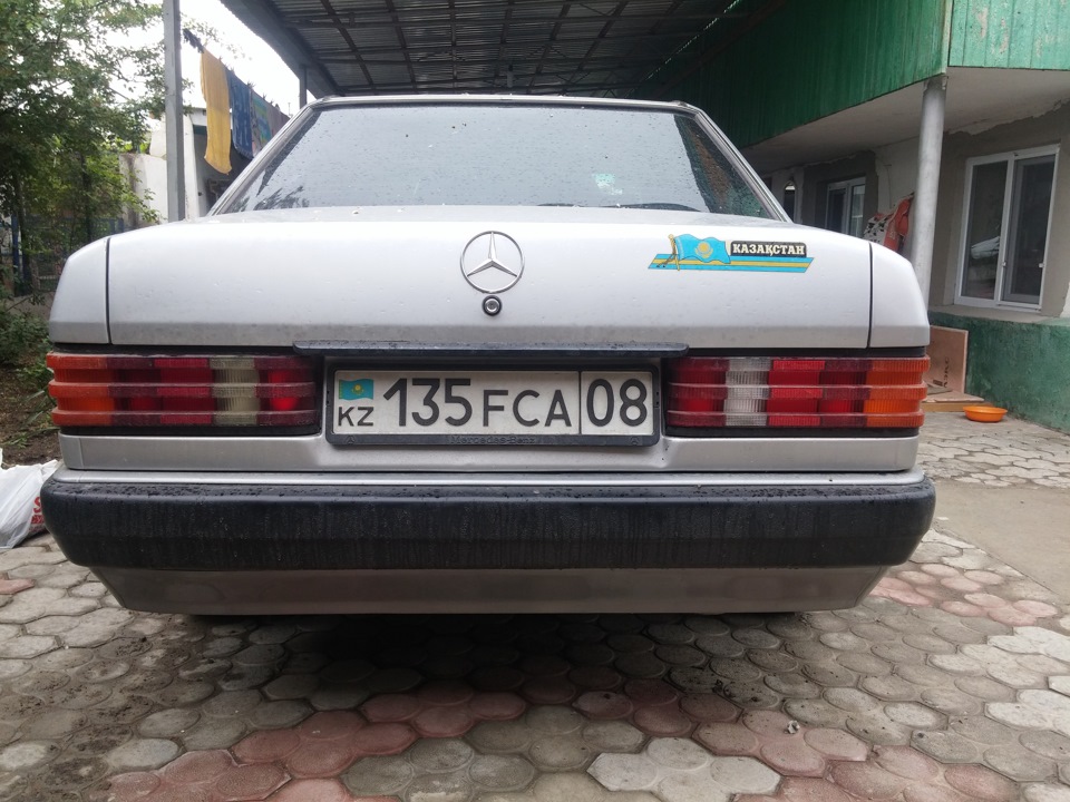 Пока катаю еще на немецко/китайских плафонах — Mercedes-Benz 190 (W201)