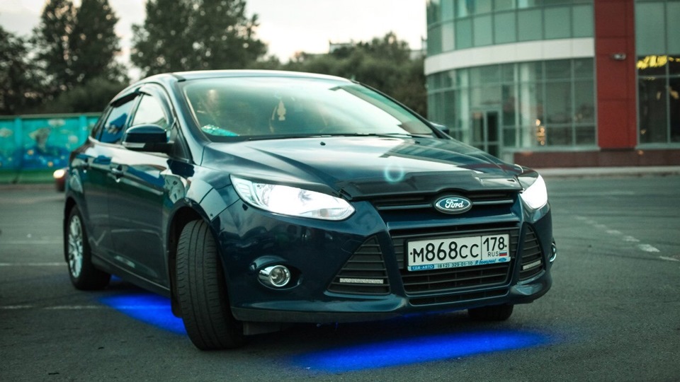 Ford Focus Hatchback 3 / Ink Blue