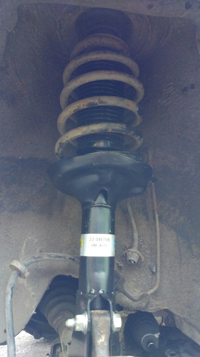 Фото в бортжурнале Volkswagen Passat B3. Запчасти на фото: 22045768, VNE4511