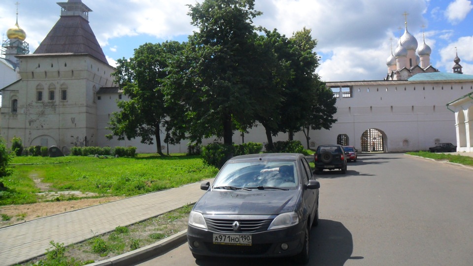 останавливаемся у Кремля — Renault Logan (1G)