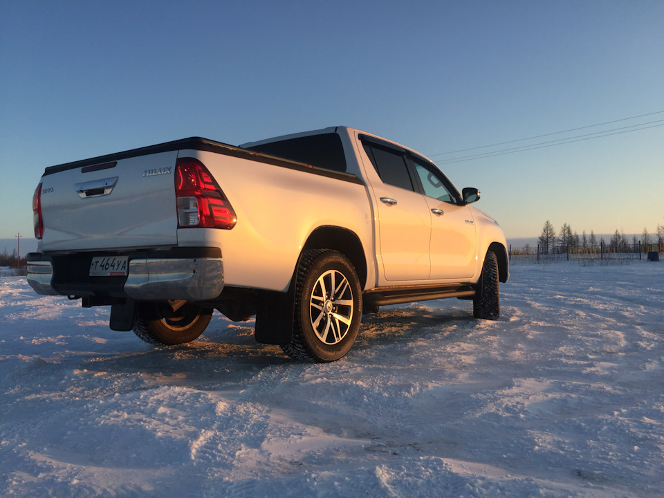 Фото в бортжурнале Toyota Hilux (8G)