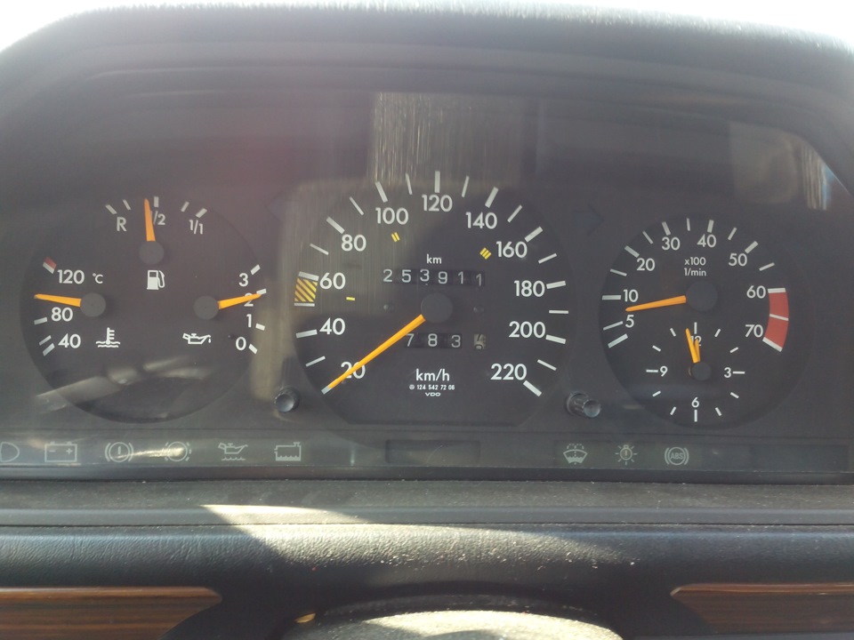 пробег 100% родной. обороты ровные, но КЕ придется делать — Mercedes-Benz E-Class (W124)