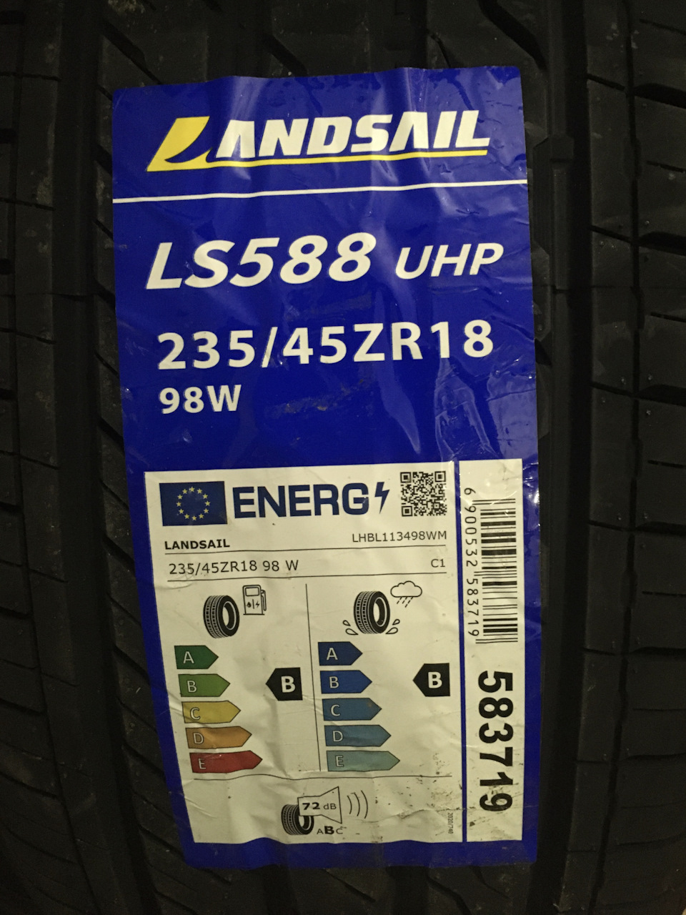 Фото в бортжурнале Ford Mondeo IV. Запчасти на фото: 612585, Landsail LS588 235/45R18