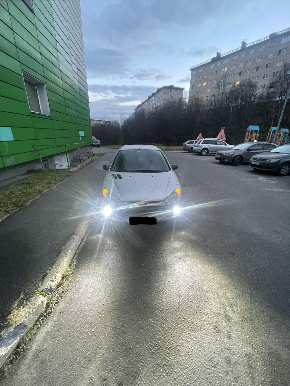 А вот и сама их работа к сожалению фотографий больше нету так как продал авто. По итогу получился очень хороший свет мини линзы светят шикарно)) Единственное пришлось долго их регулировать так как все крепления были поломанные но получилось + — идеально. — Peugeot 206