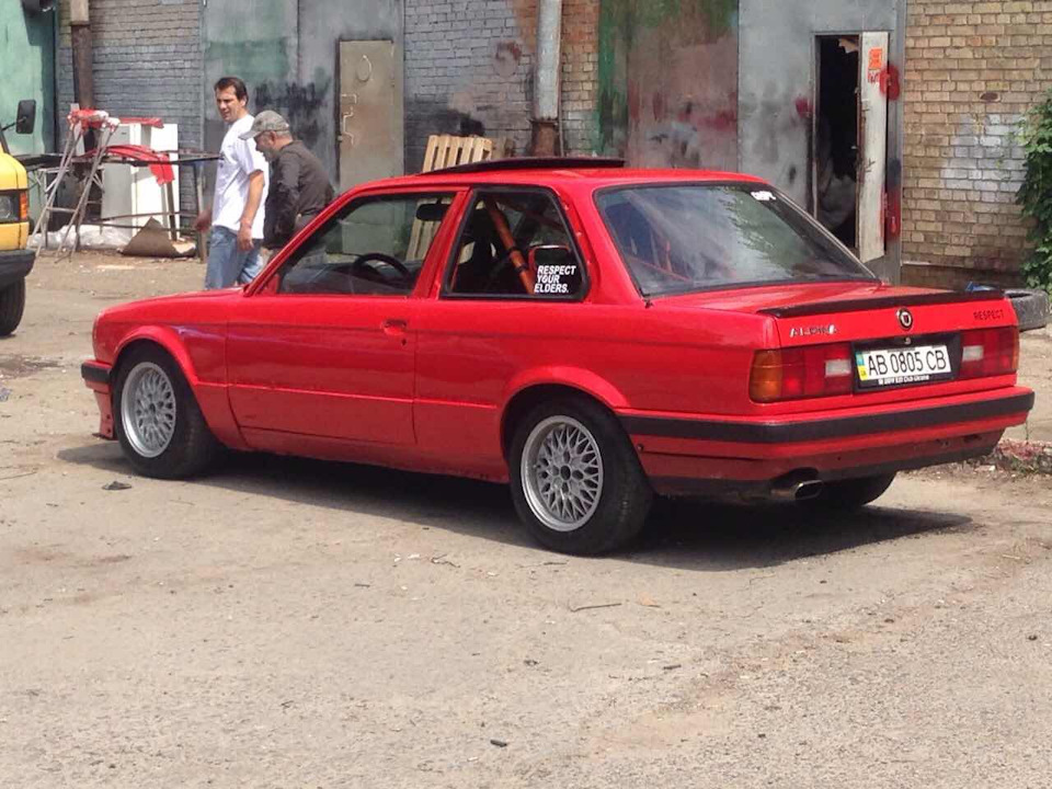 Фото в бортжурнале BMW 3 series Coupe (E30). Запчасти на фото: 0805C8