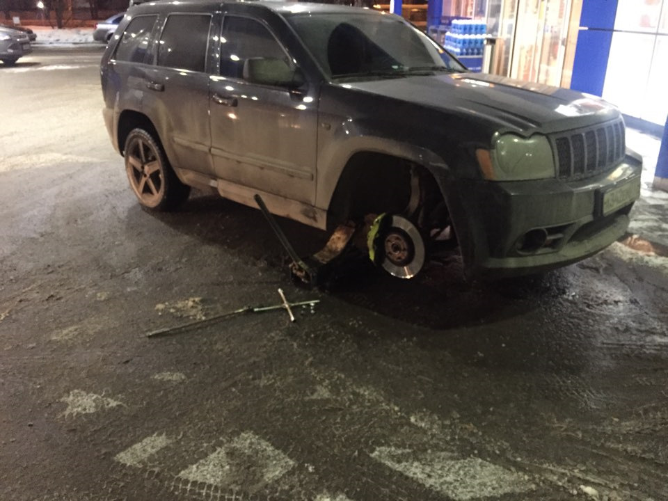 Фото в бортжурнале Jeep Grand Cherokee SRT-8 (WK)