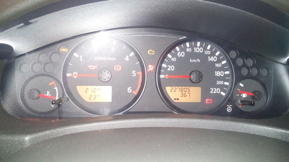 мигает раз в секунду. — Nissan Navara (2G)