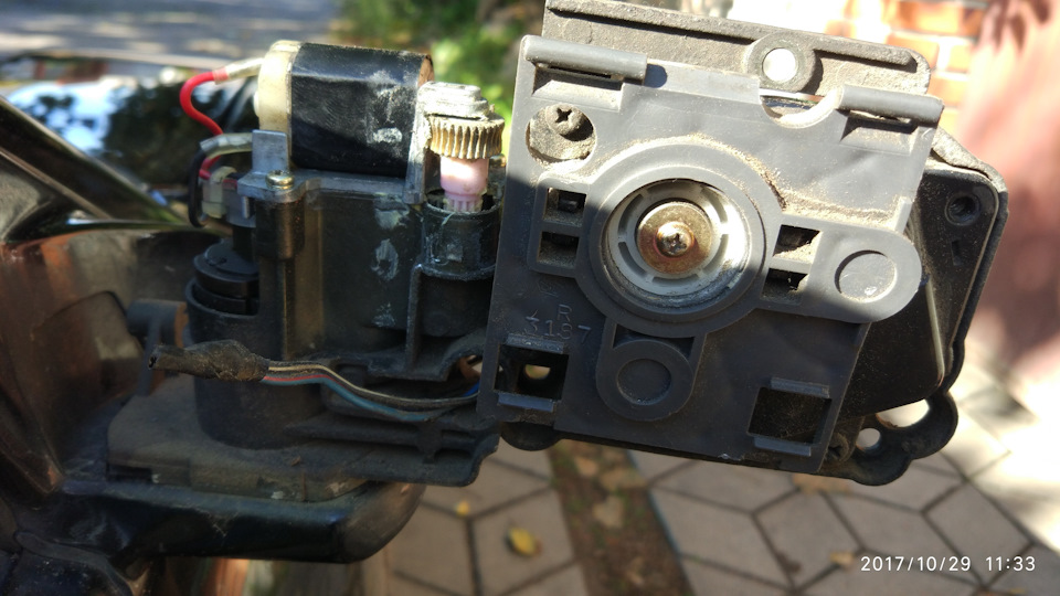 Разобрали, видно провода на подогрев, но его нету-( — Honda Prelude (BA4/BA5)