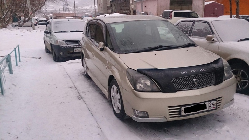 Toyota Opa Золотой металлик