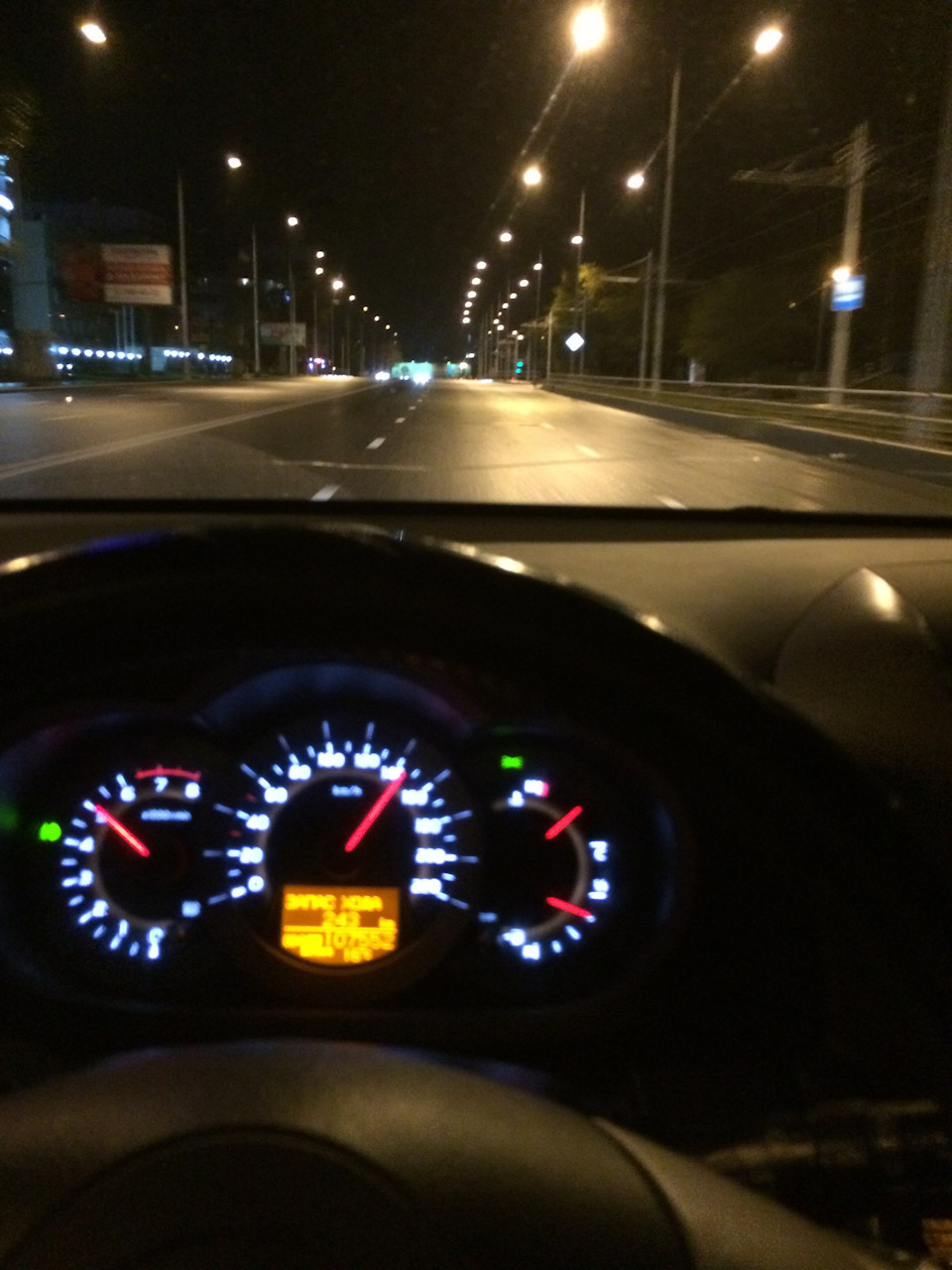 Фото в бортжурнале Toyota RAV4 (III)
