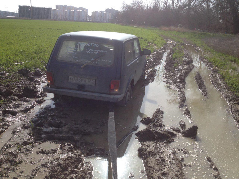 а это мы ездили по бывшим рисовым полям, и что то пошло не так — Lada 4x4 3D