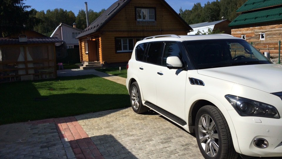 Infiniti QX "Белый Бигимот"
