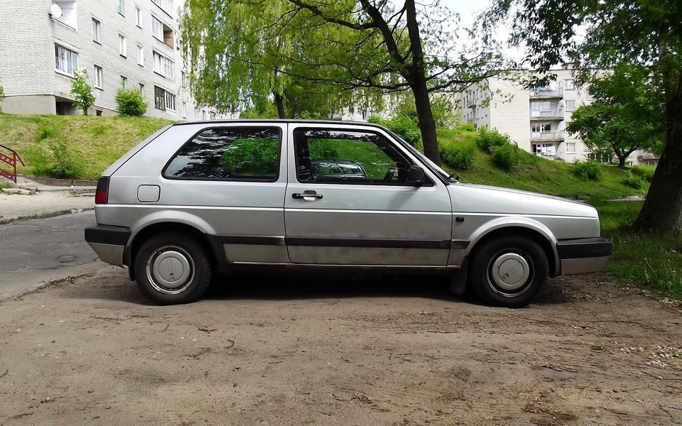 Обкакан птичками и с ржавчиной по кузову… — Volkswagen Golf Mk2