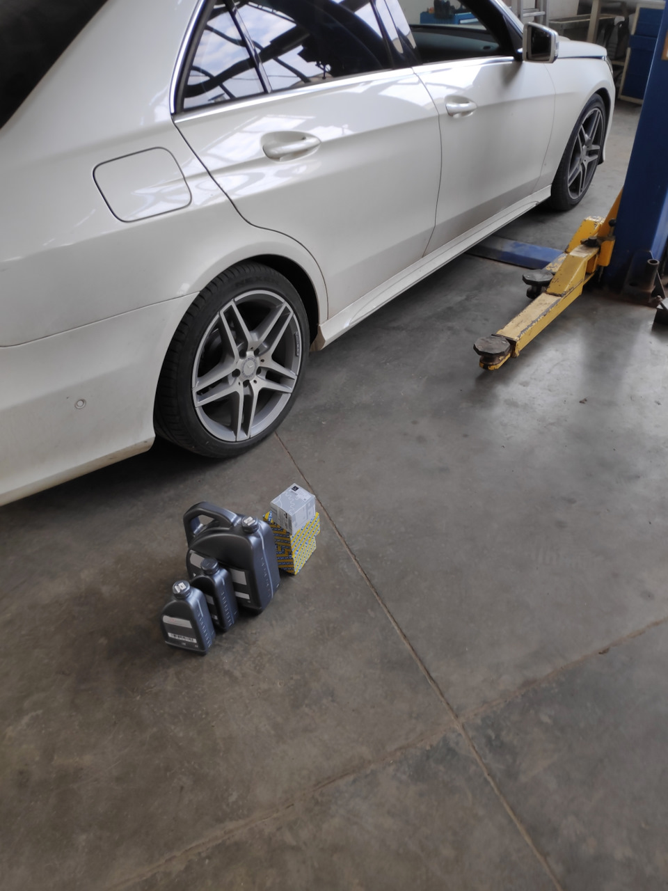 Фото в бортжурнале Mercedes-Benz E-Class (W212)