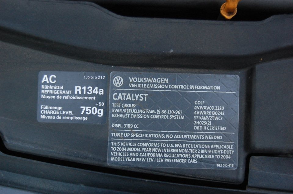 022 010 416 — Volkswagen Golf Mk4. Запчасти на фото: 1J0010212, 586130