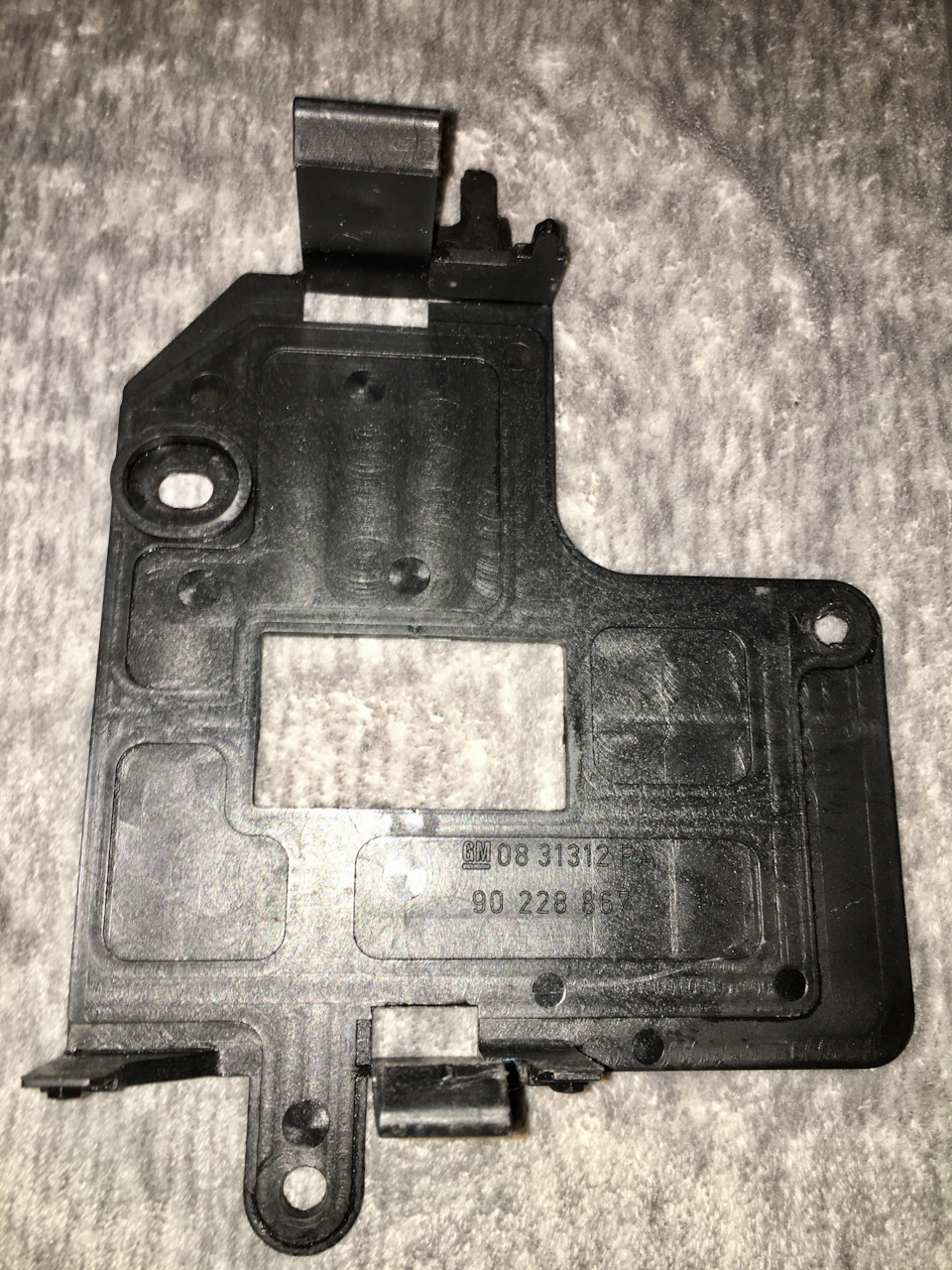 Кронштейн крепления ЭБУ GM #90228867 — Daewoo Sens