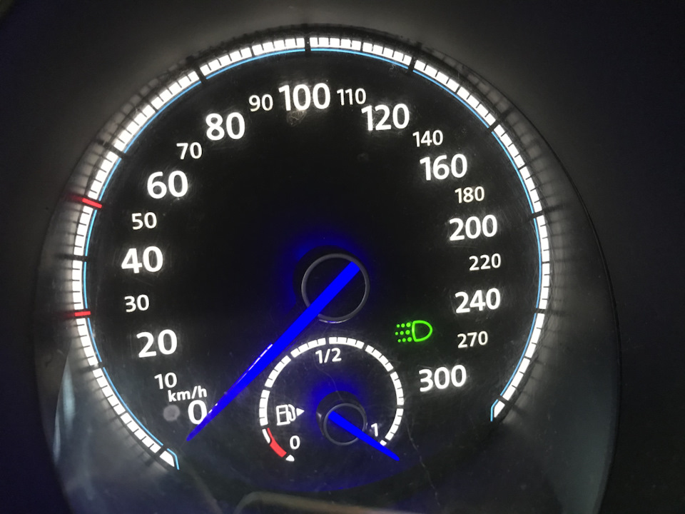 На приборке. — Volkswagen Golf GTI Mk6