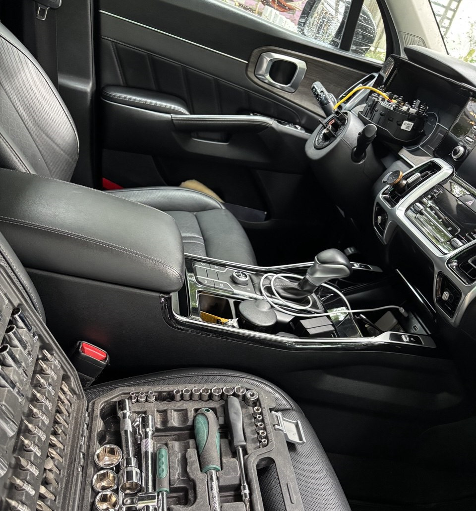 Скинули руль, предварительно отсоединив клемму с АКБ — KIA Sorento (4G)