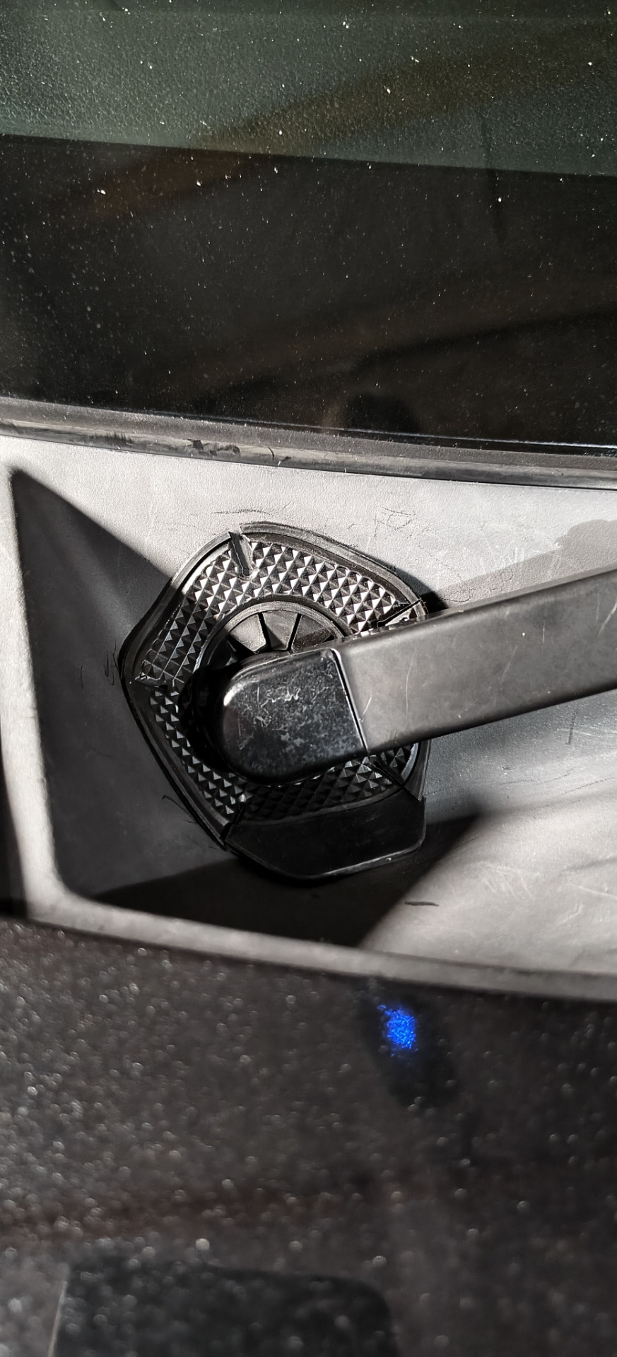 Помогает, но смотрится инородно. Мне не нравится! — Toyota Roomy