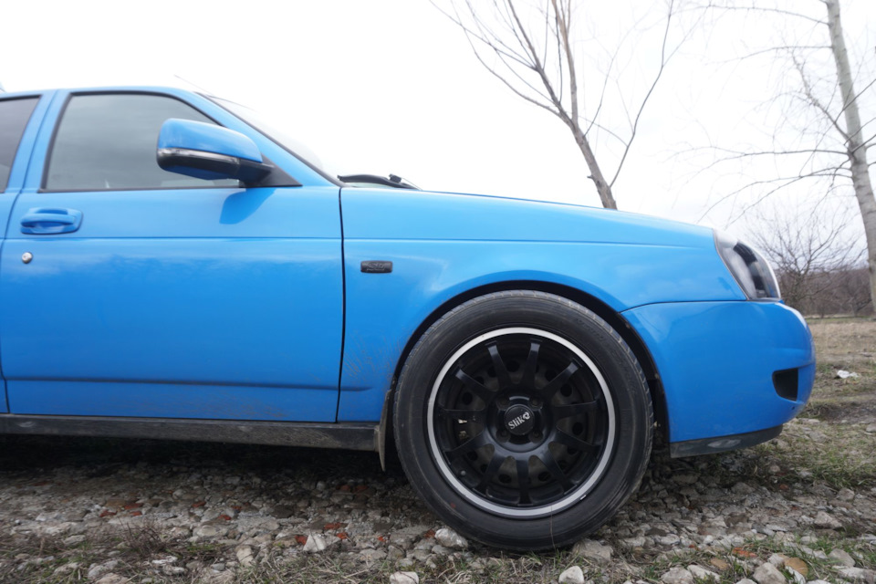 Традиционно кованные диски… — Lada Priora hatchback