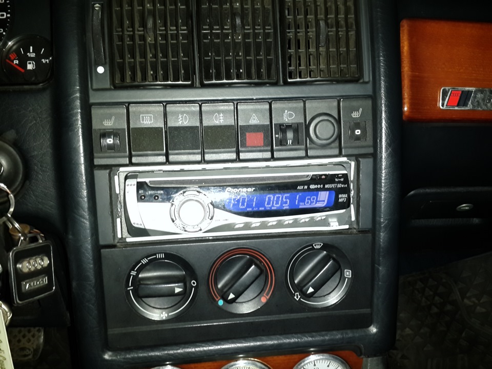 Фото в бортжурнале Audi Coupe (89/8B). Запчасти на фото: 8704005