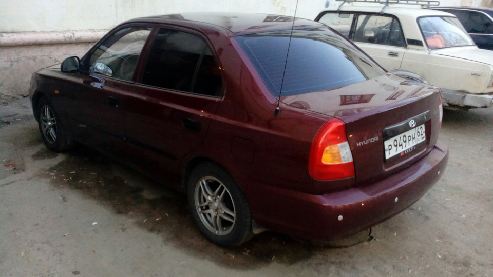 Hyundai Accent Red style