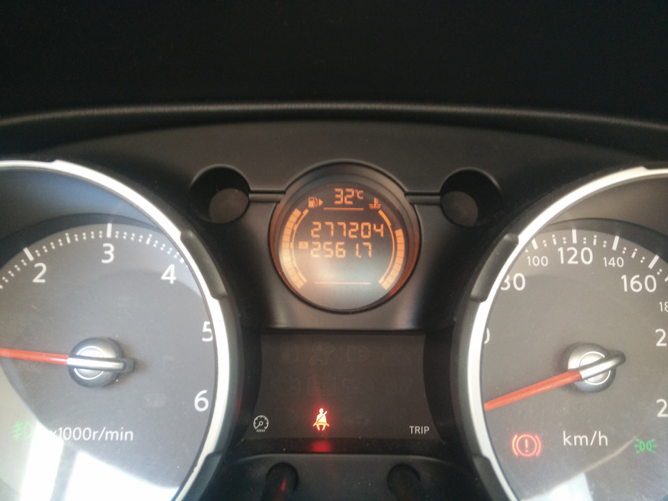 А это мы перегрелись, но не в красной зоне вроде как еще — Nissan Qashqai+2. Found on photo: 277204, 520148