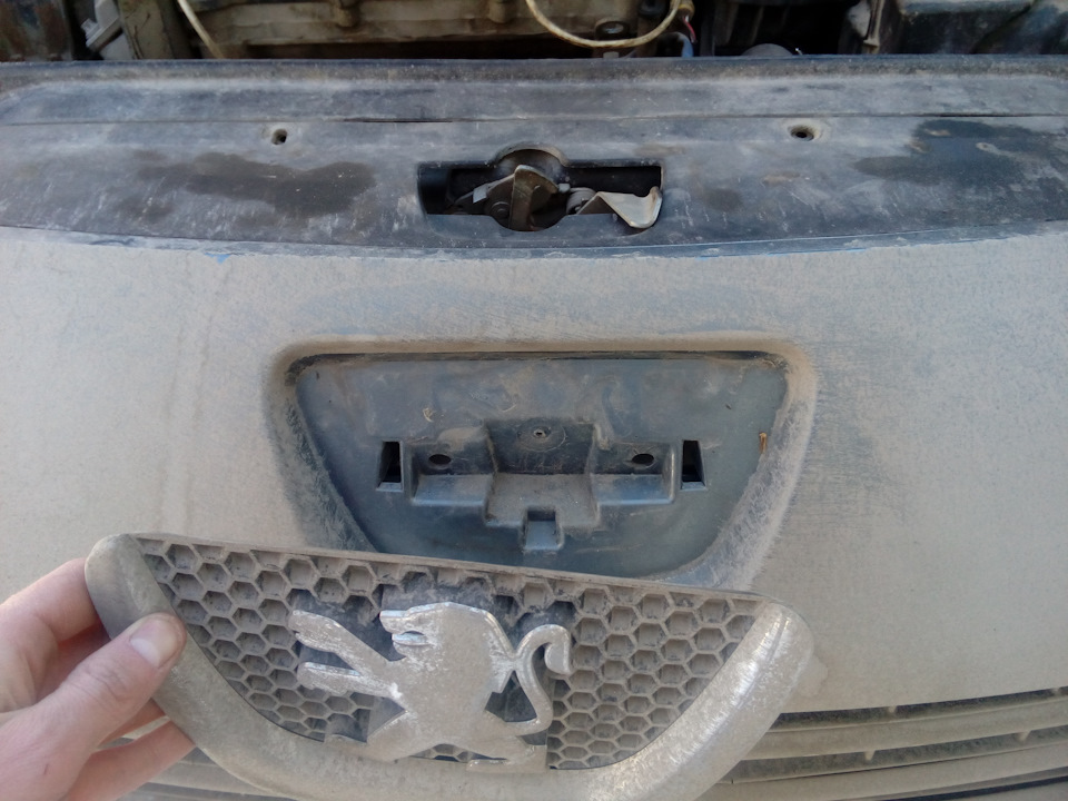 снял логотип понял что необязательно) — Peugeot 307