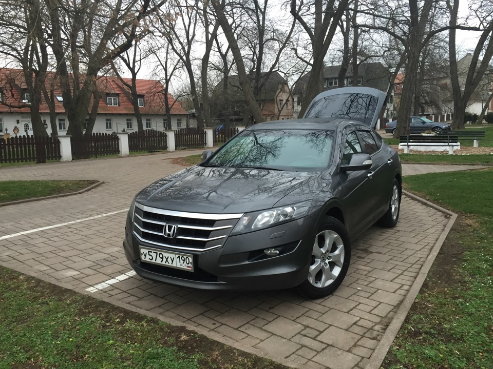 На парковке в г. Бад Дюррингберг — Honda Crosstour