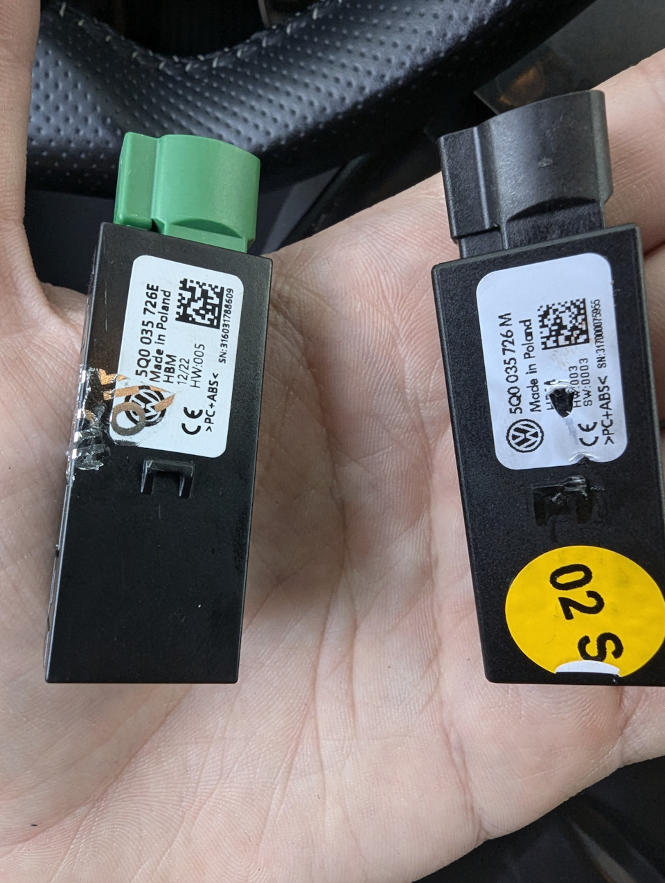 Старые и новый USB — Skoda Octavia A7 Mk3. Запчасти на фото: 5Q0035726E, 5Q0035726M, 2003