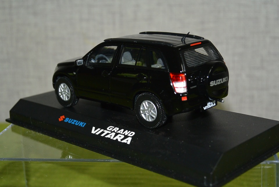 990E0-65J27-000 — Suzuki Grand Vitara (2G). Запчасти на фото: 990E065J27000