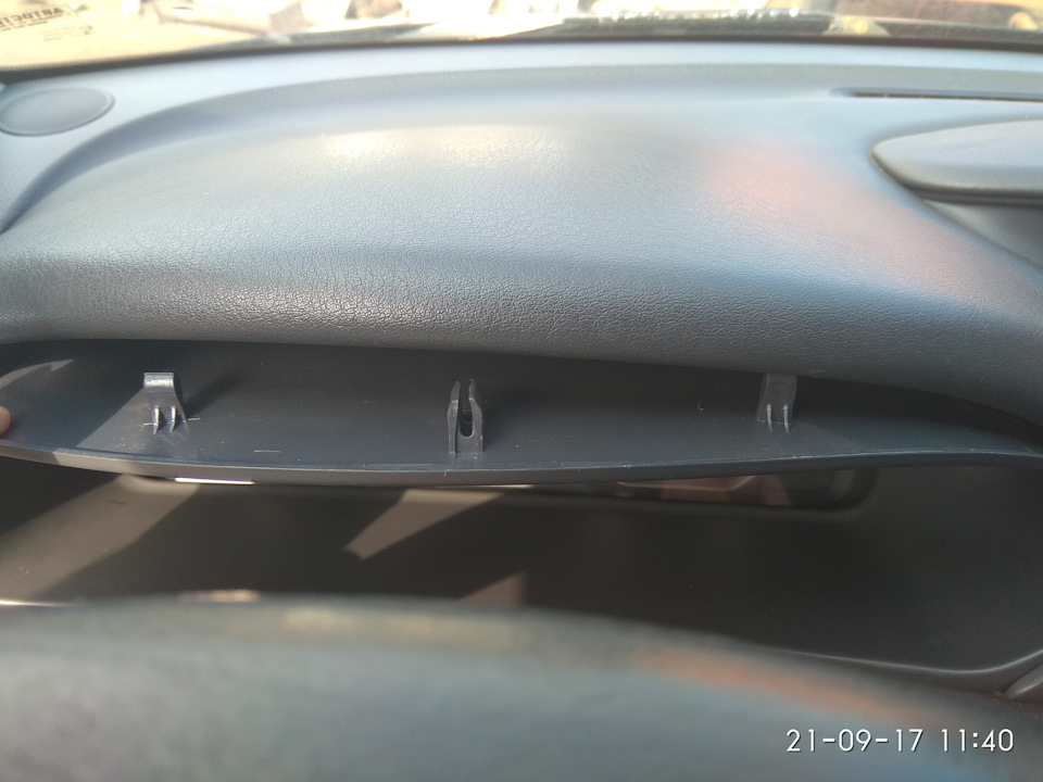Защелки — Renault Laguna II. Запчасти на фото: 210917