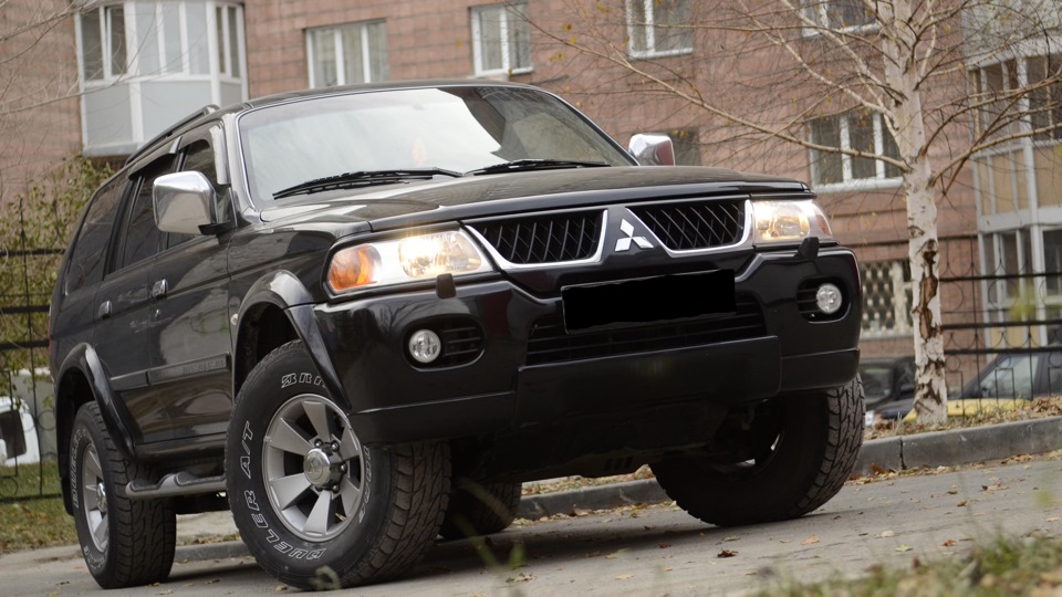 Mitsubishi Pajero Sport Big Black Tatonka