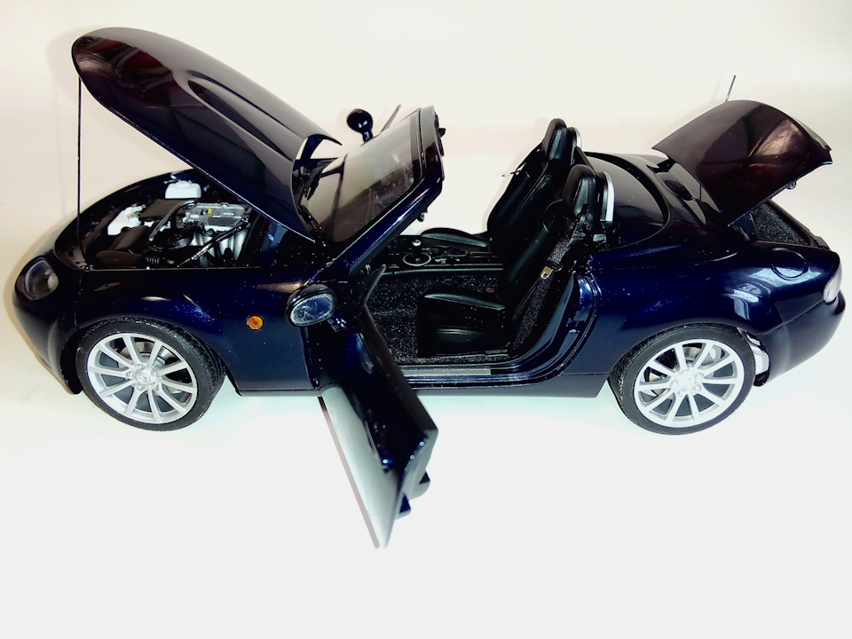 Маленькая акула — Mazda MX-5 (1/18, AutoArt) — Сообщество