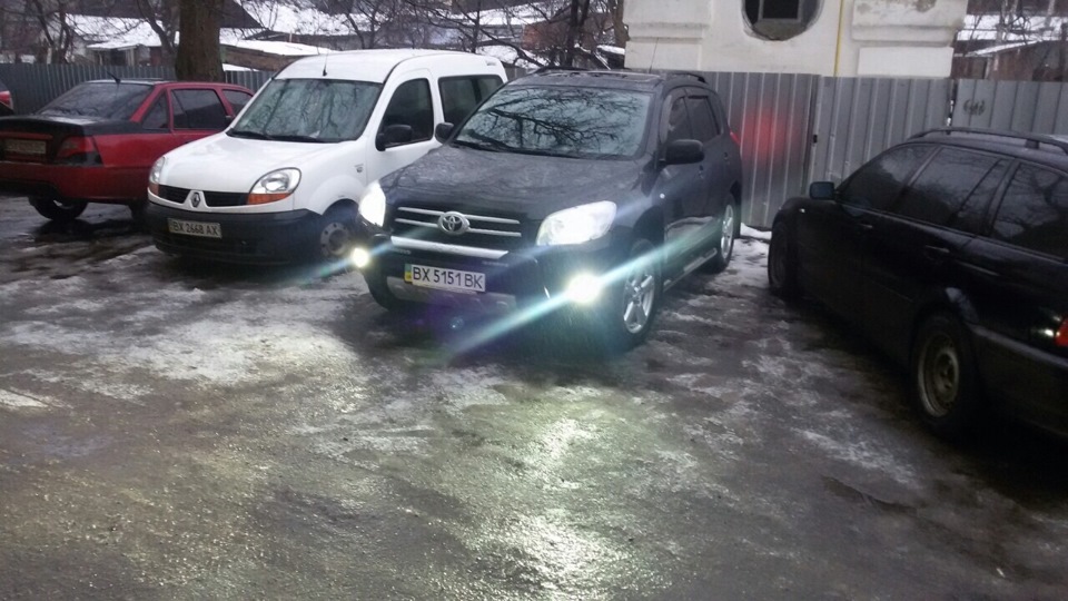Фото в бортжурнале Toyota RAV4 (III)