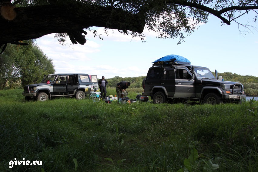 Состав экспедиции скромный. — Toyota Land Cruiser Prado 70-series