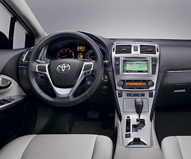 Toyota Avensis — Citroen C5 (2G)