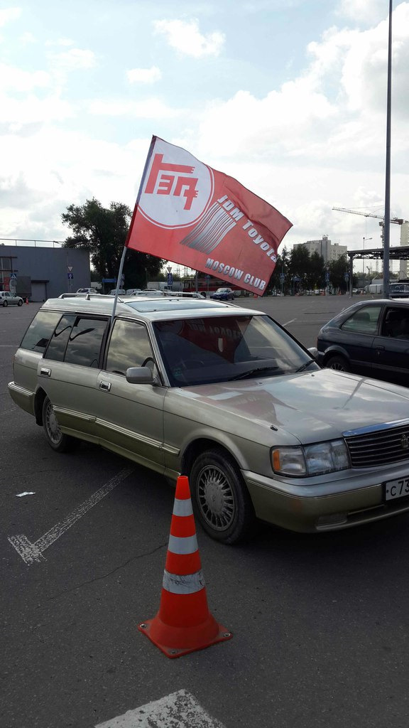 вот еще неплохая фотка из архива — Toyota Crown Wagon (S130)