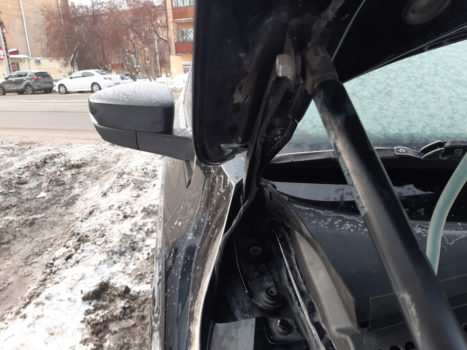 Параллельно я замотал тут провод, посмотрев в автосалоне, как у новых машин — Skoda Rapid (1G)