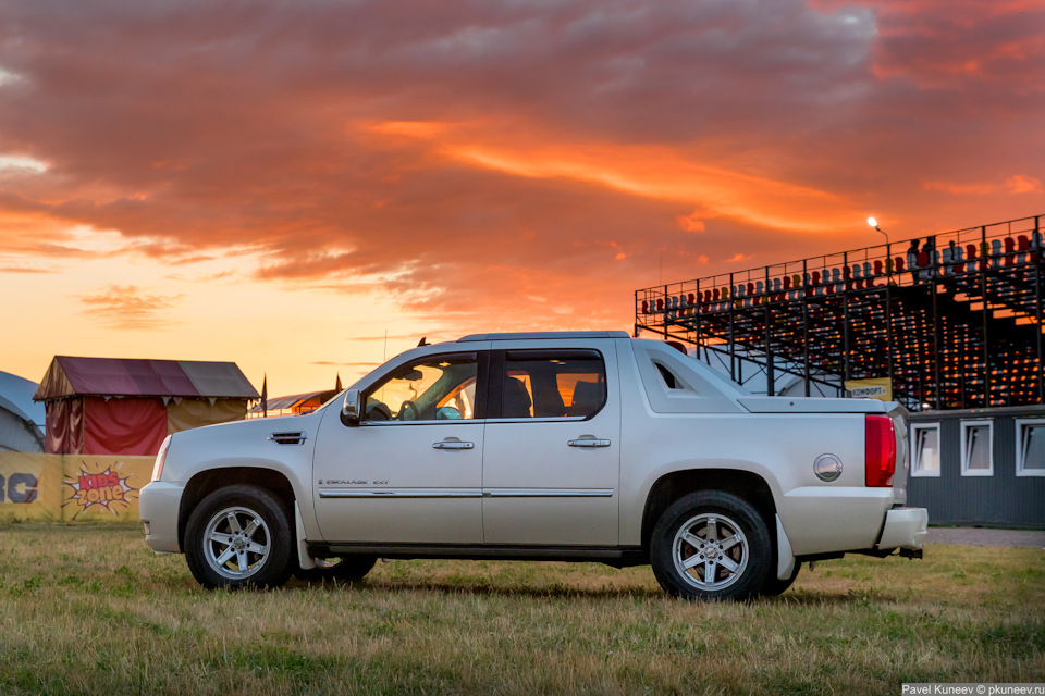 Фото в бортжурнале Cadillac Escalade (3G)