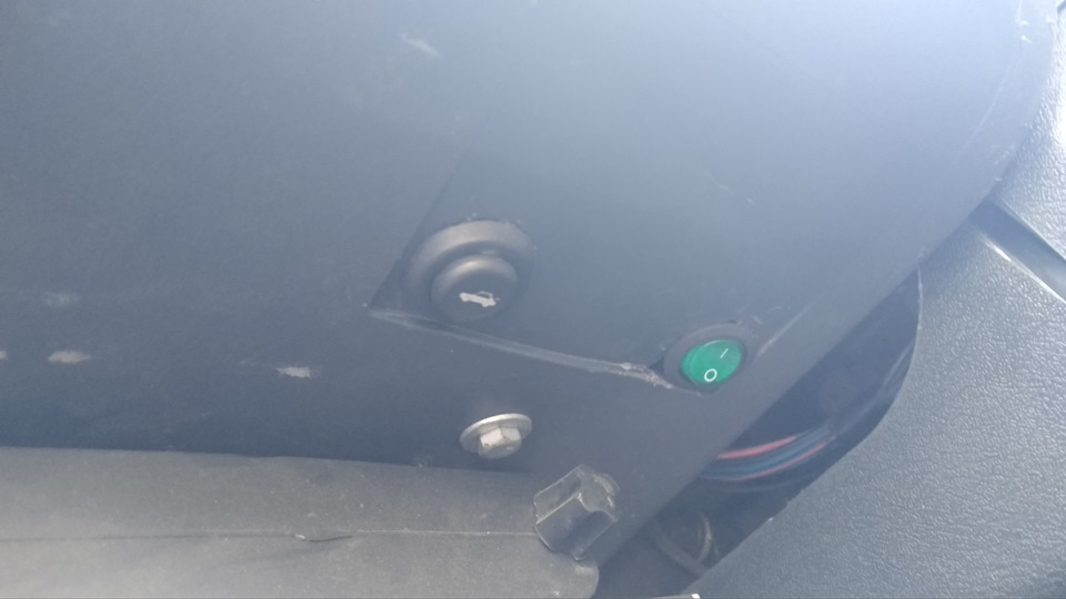 ну и, согласно схеме, подключил кнопку в салоне. — Lada 2115