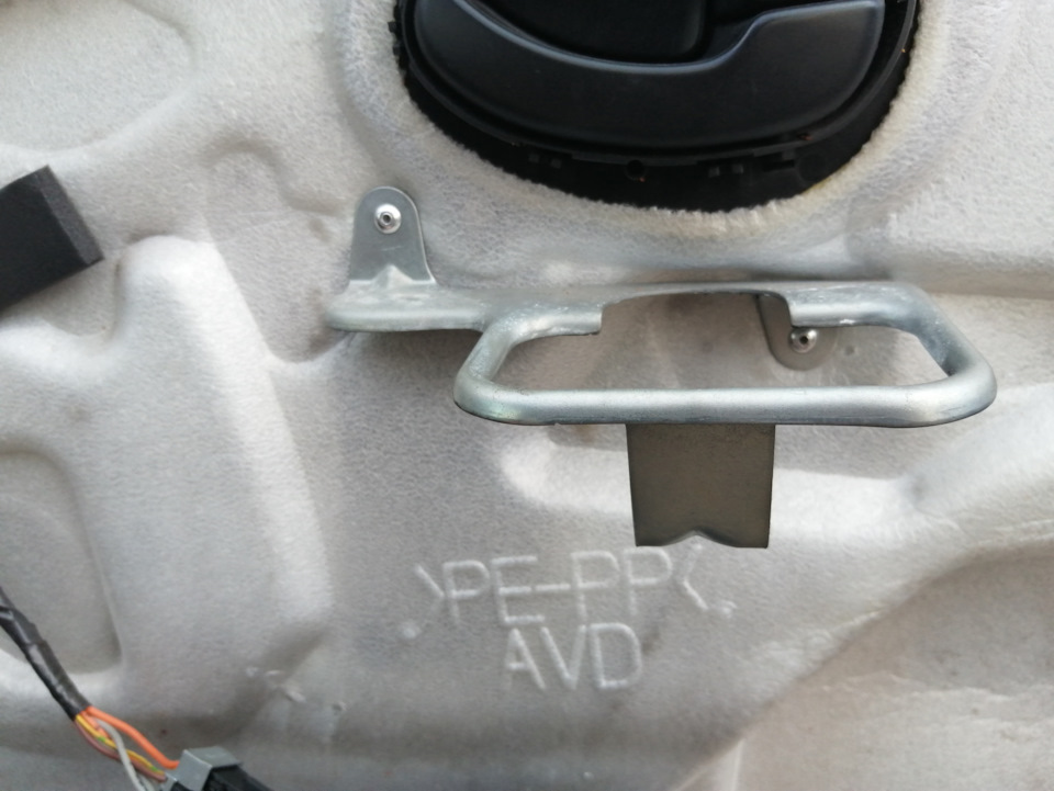 На месте — Peugeot 406