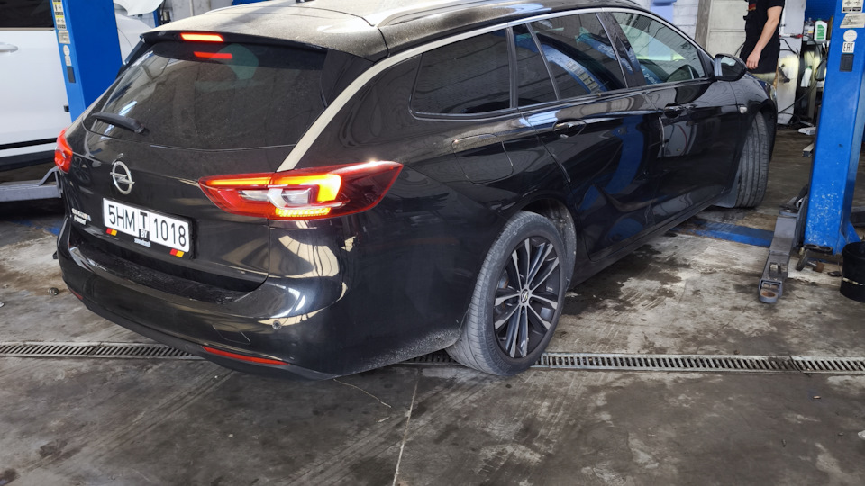 Opel Insignia Sports Tourer Инсигния