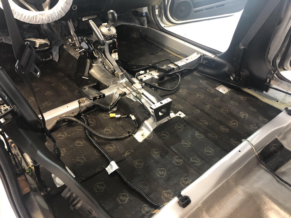 Финальный слой StP Noiseblock 2 — Honda Civic 4D (8G). Запчасти на фото: NOISEBLOCK2