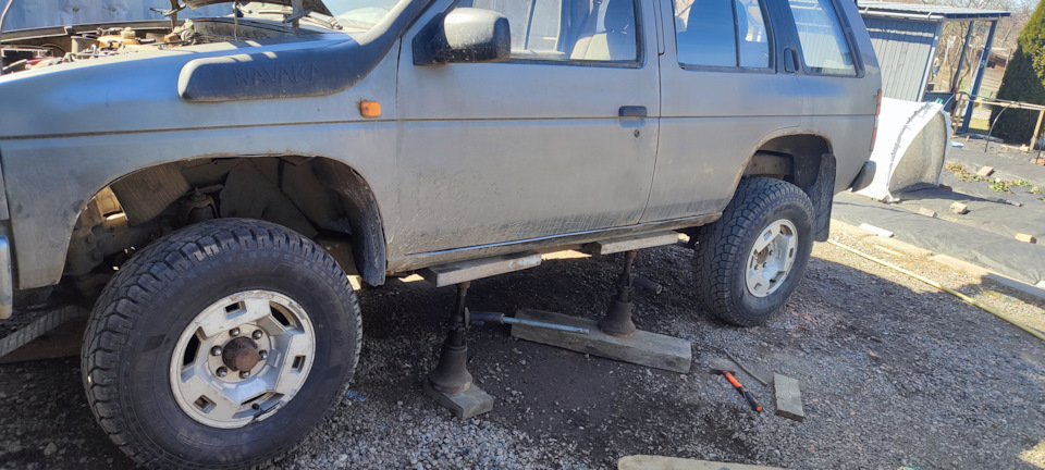 Фото в бортжурнале Nissan Terrano I